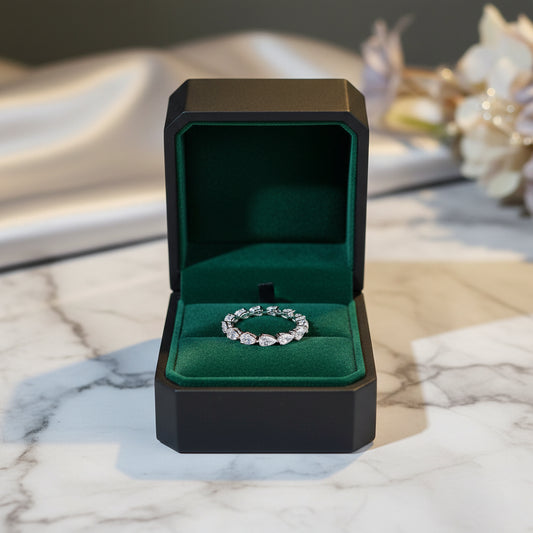 טבעת כסף משובצת אבני זירקון